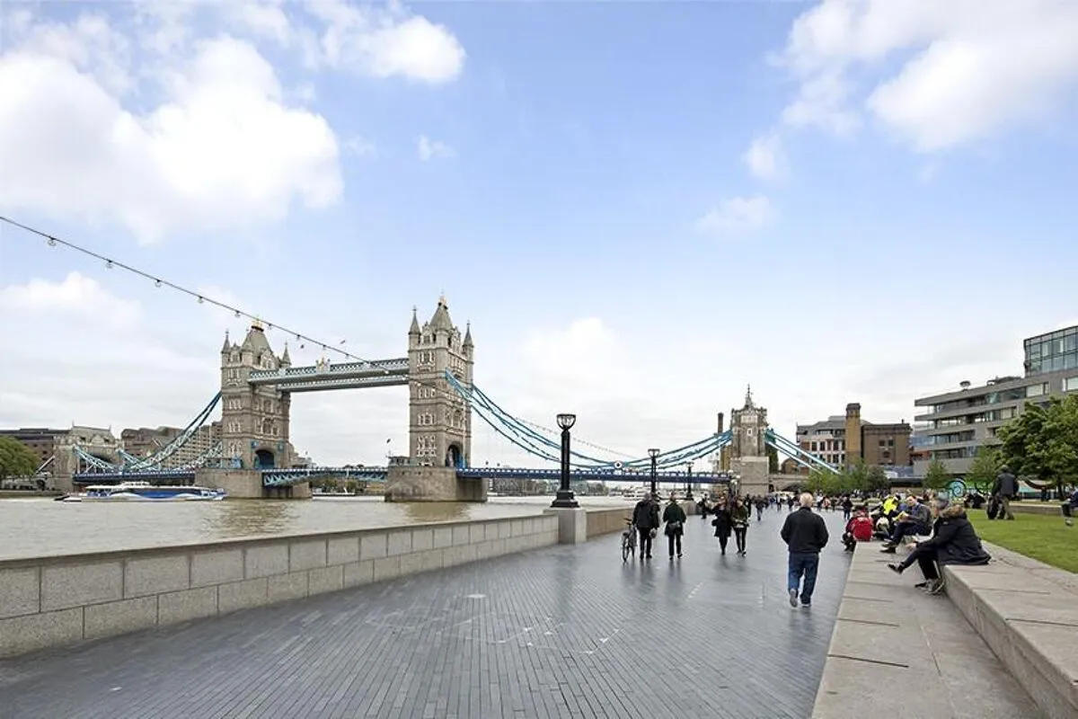 Crown Square, One Tower Bridge, SE1, photo 13