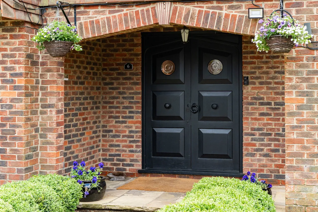 Herbert Road, Emerson Park, RM11, photo 2