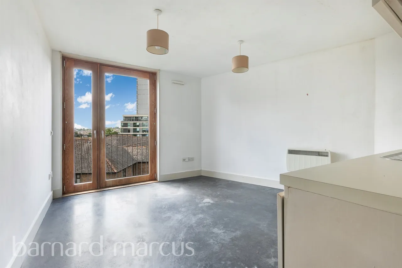 Garratt Lane, London, SW18, photo 2