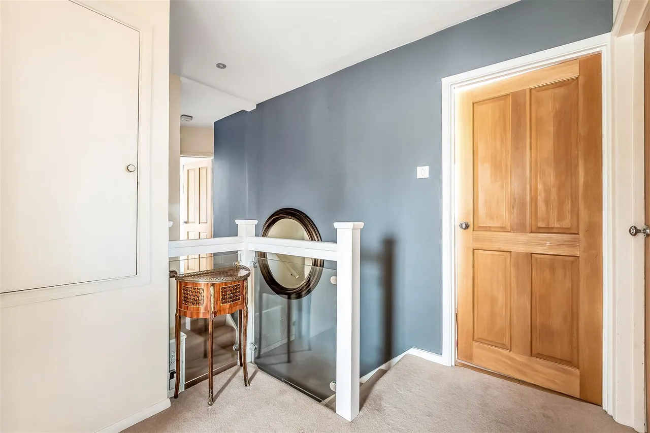 Virginia Close, Ashtead, KT21, photo 15