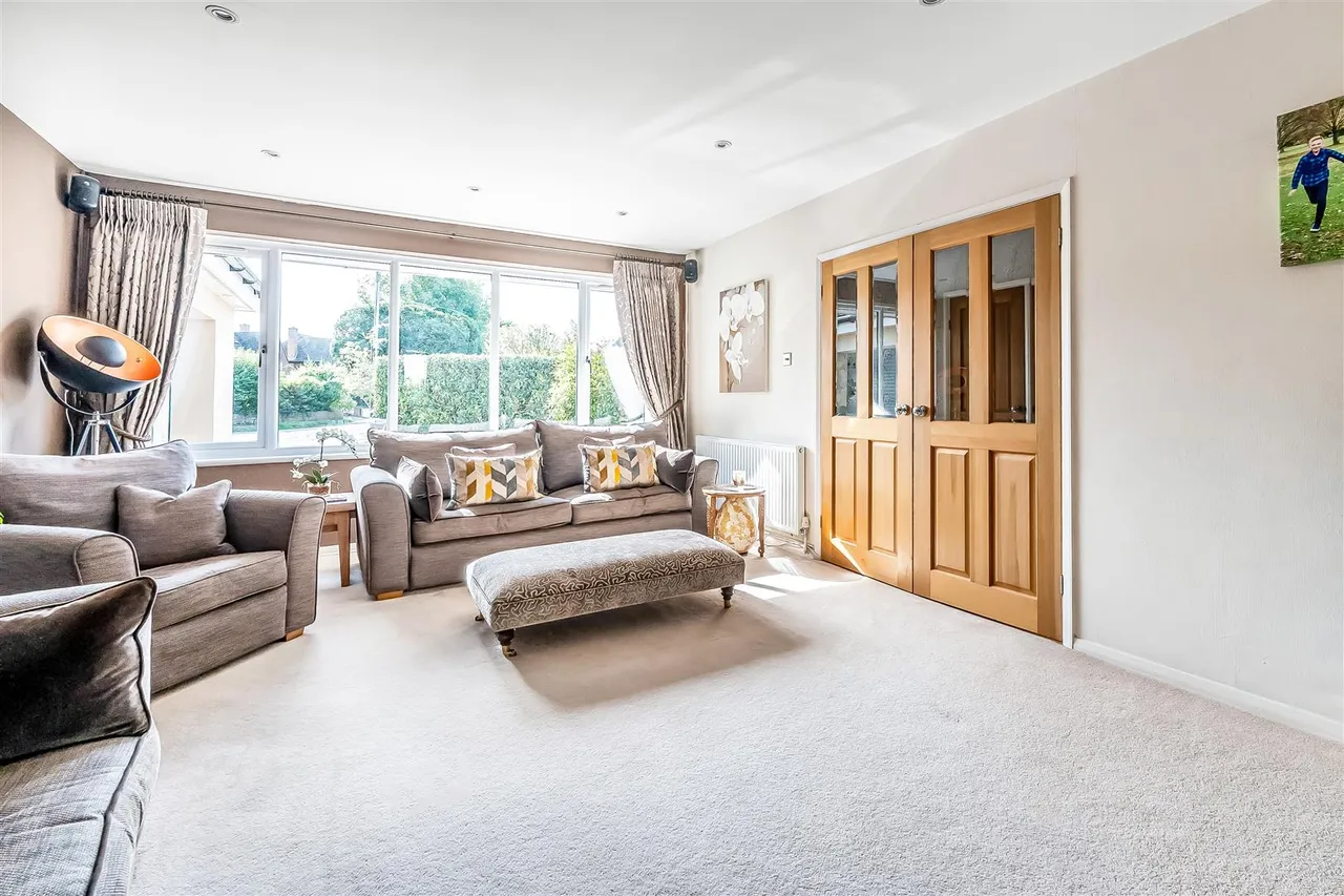 Virginia Close, Ashtead, KT21, photo 6
