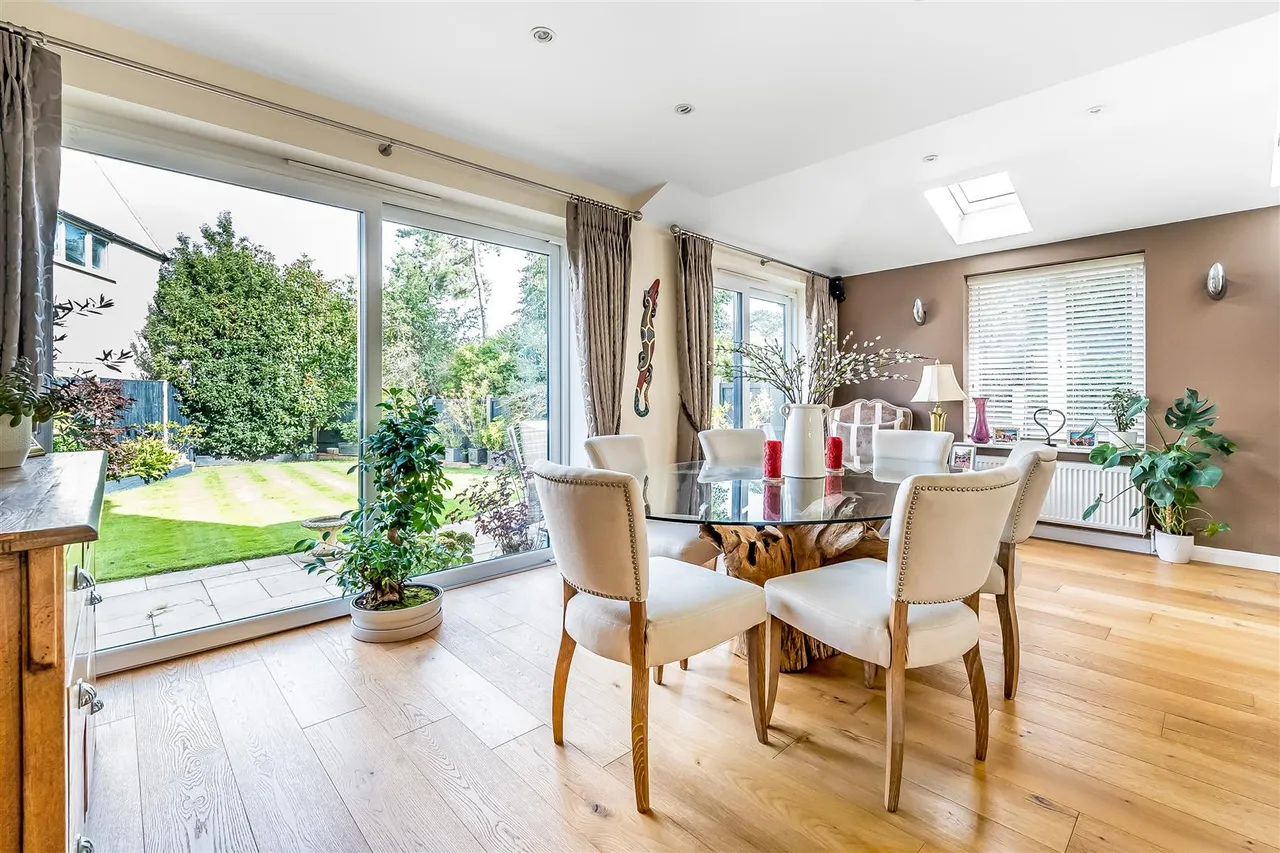 Virginia Close, Ashtead, KT21, photo 7