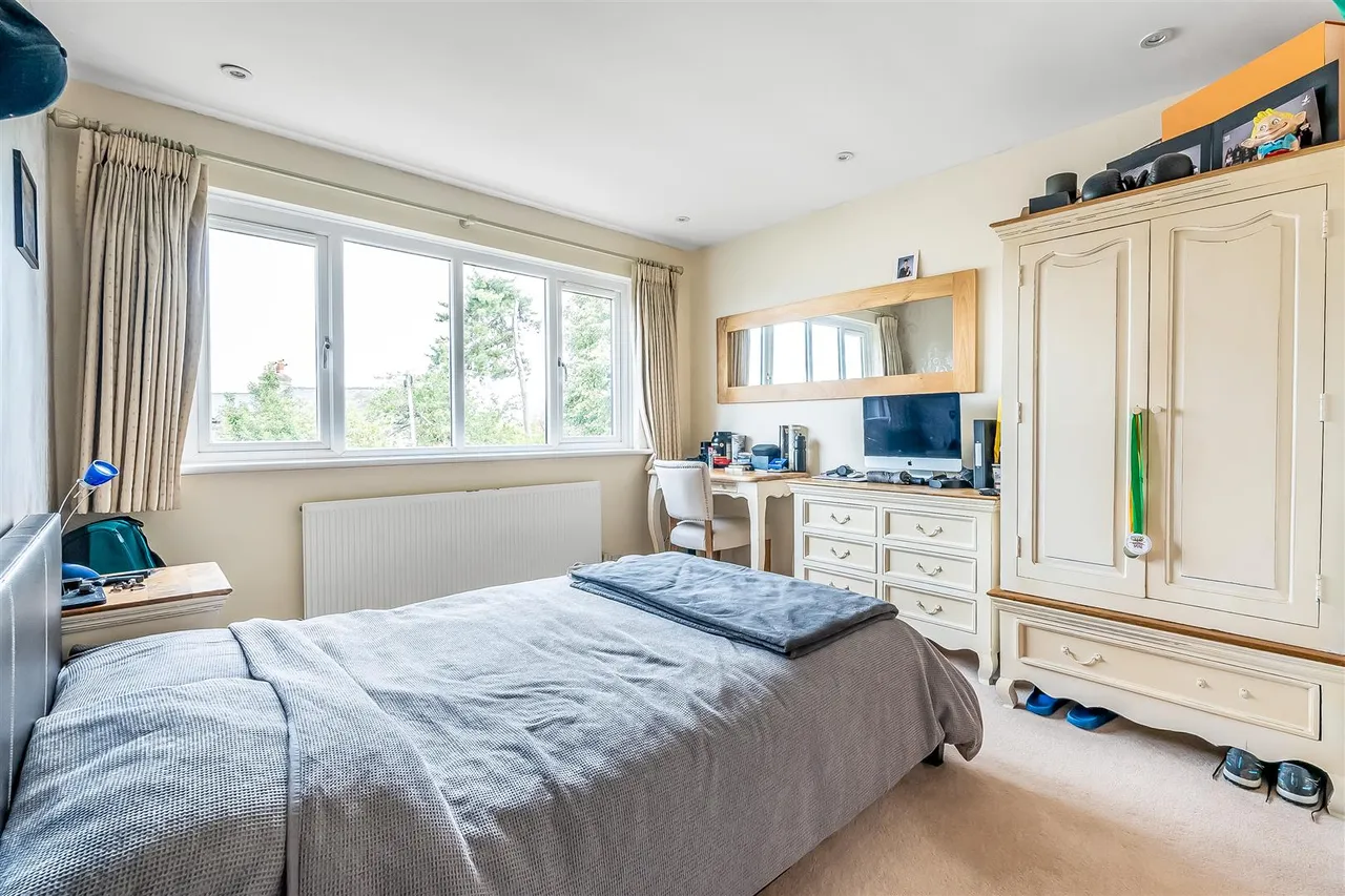Virginia Close, Ashtead, KT21, photo 22