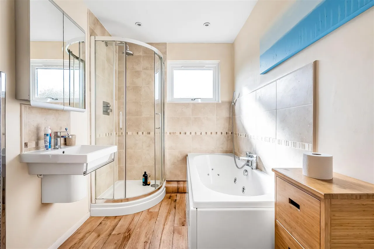 Virginia Close, Ashtead, KT21, photo 26