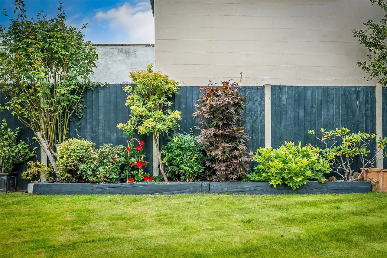 Virginia Close, Ashtead, KT21, photo 33