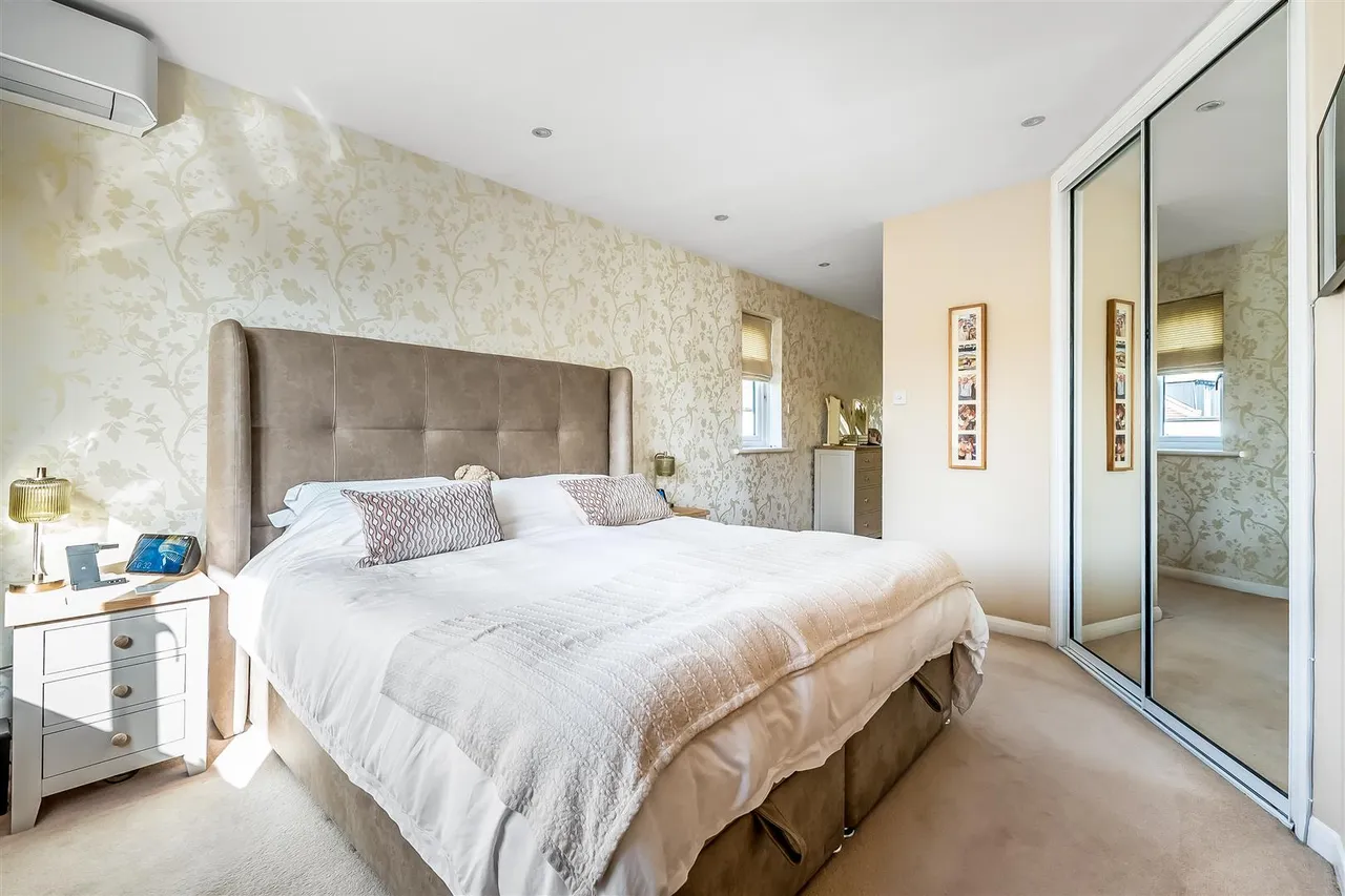 Virginia Close, Ashtead, KT21, photo 4