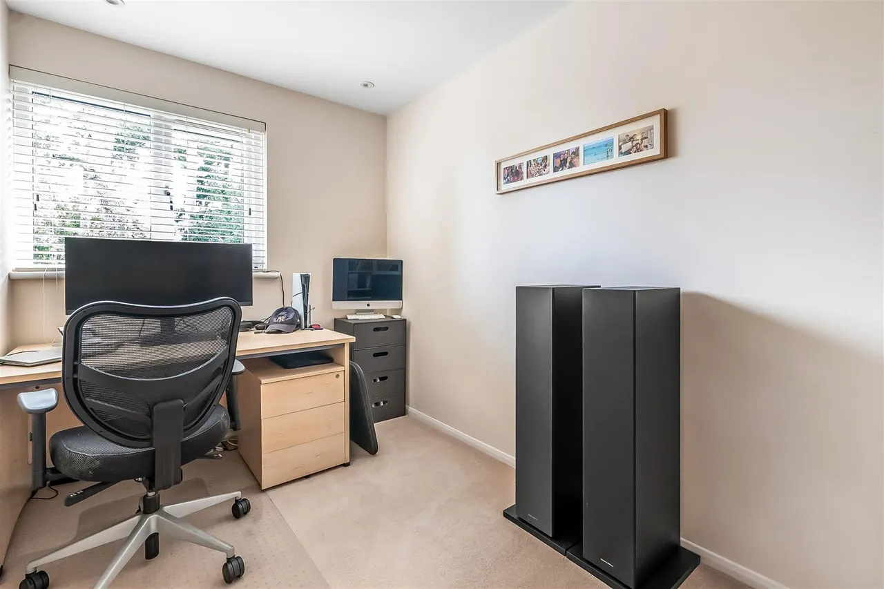 Virginia Close, Ashtead, KT21, photo 25
