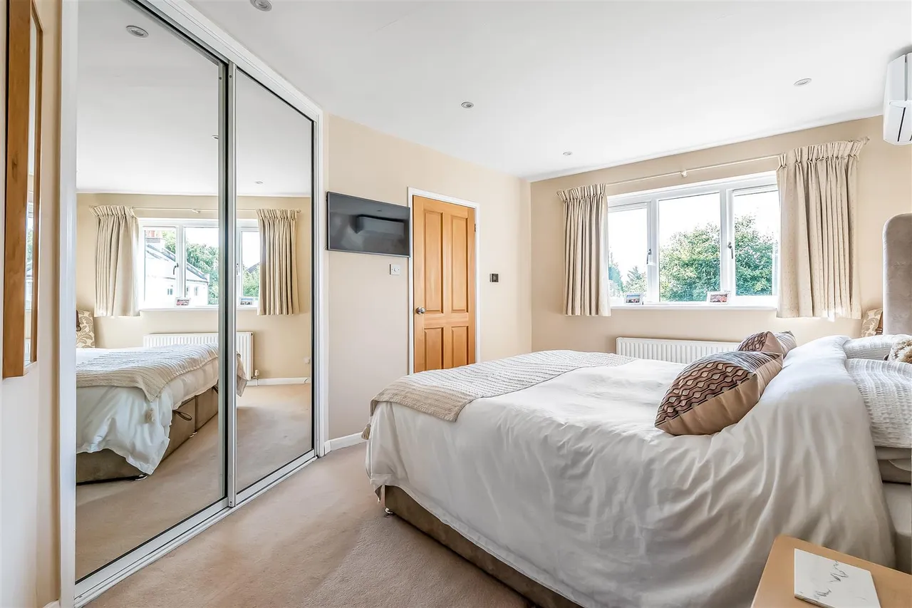 Virginia Close, Ashtead, KT21, photo 16