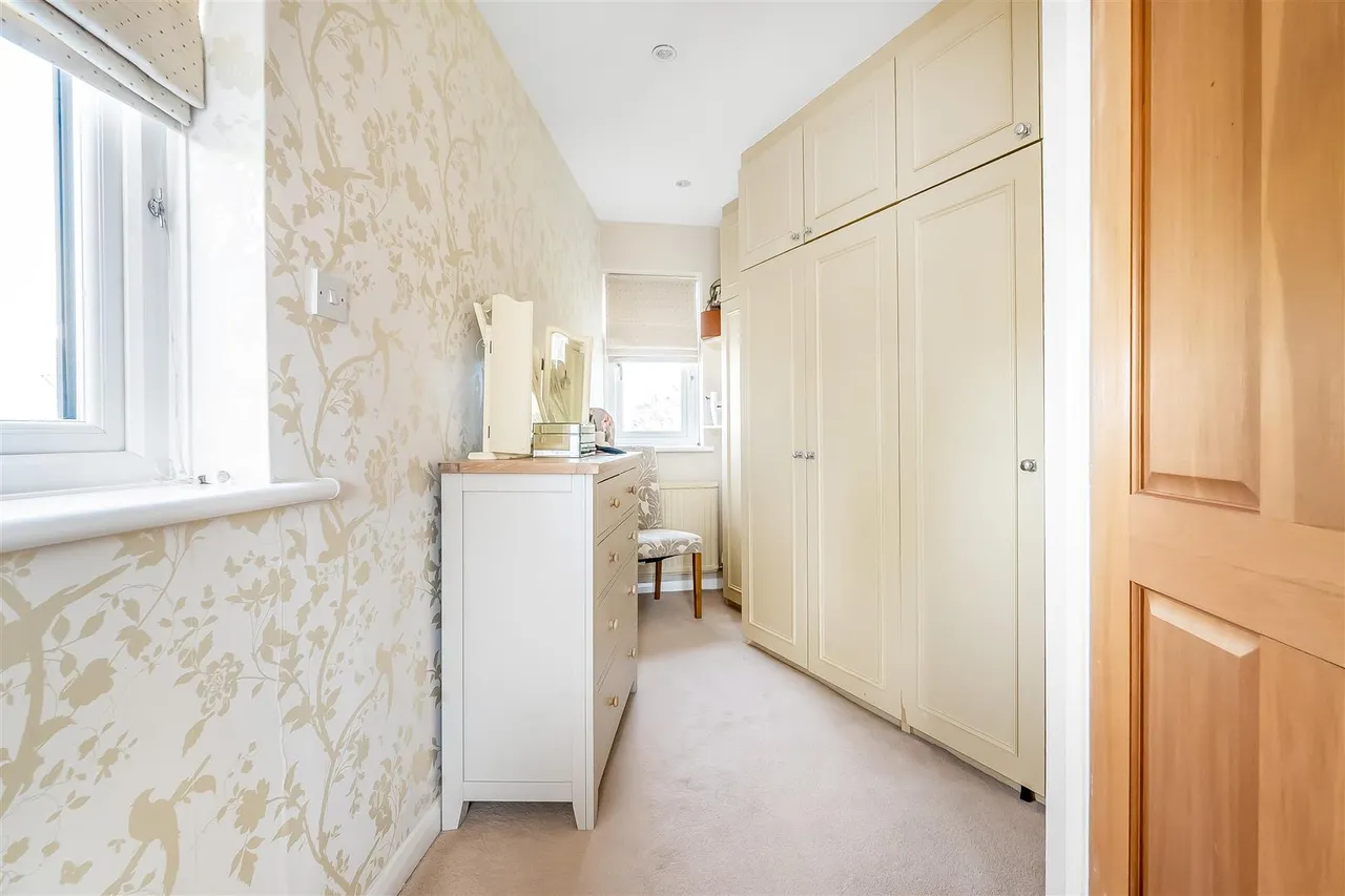 Virginia Close, Ashtead, KT21, photo 18