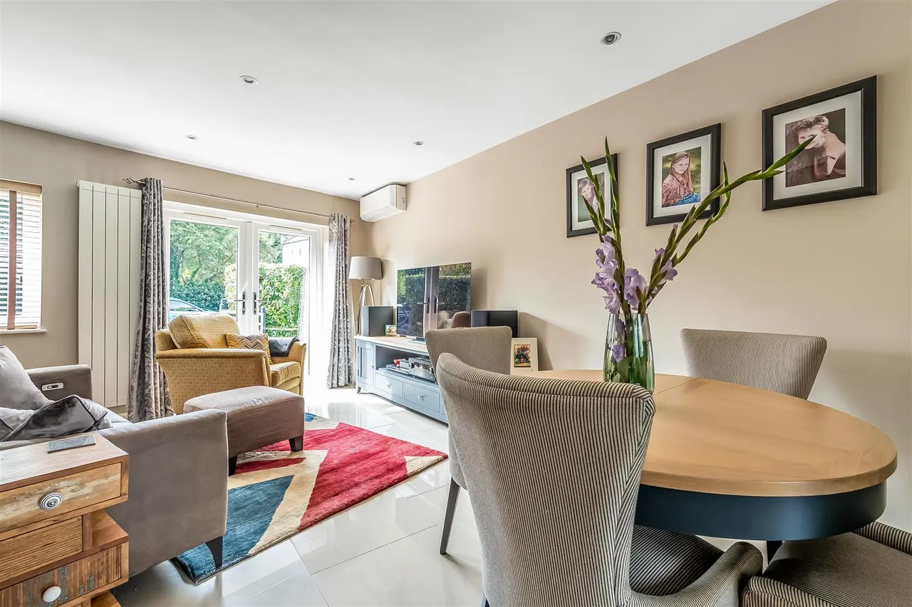 Virginia Close, Ashtead, KT21, photo 8