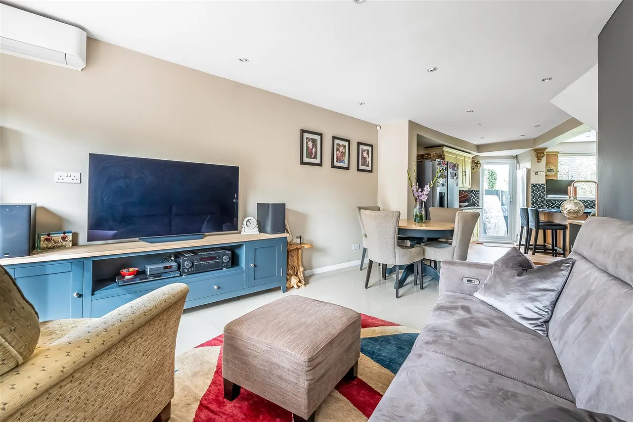 Virginia Close, Ashtead, KT21, photo 10