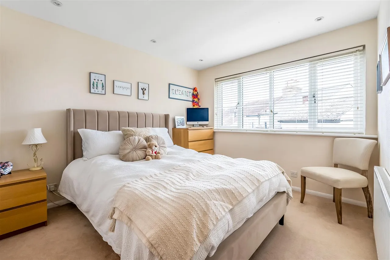Virginia Close, Ashtead, KT21, photo 19