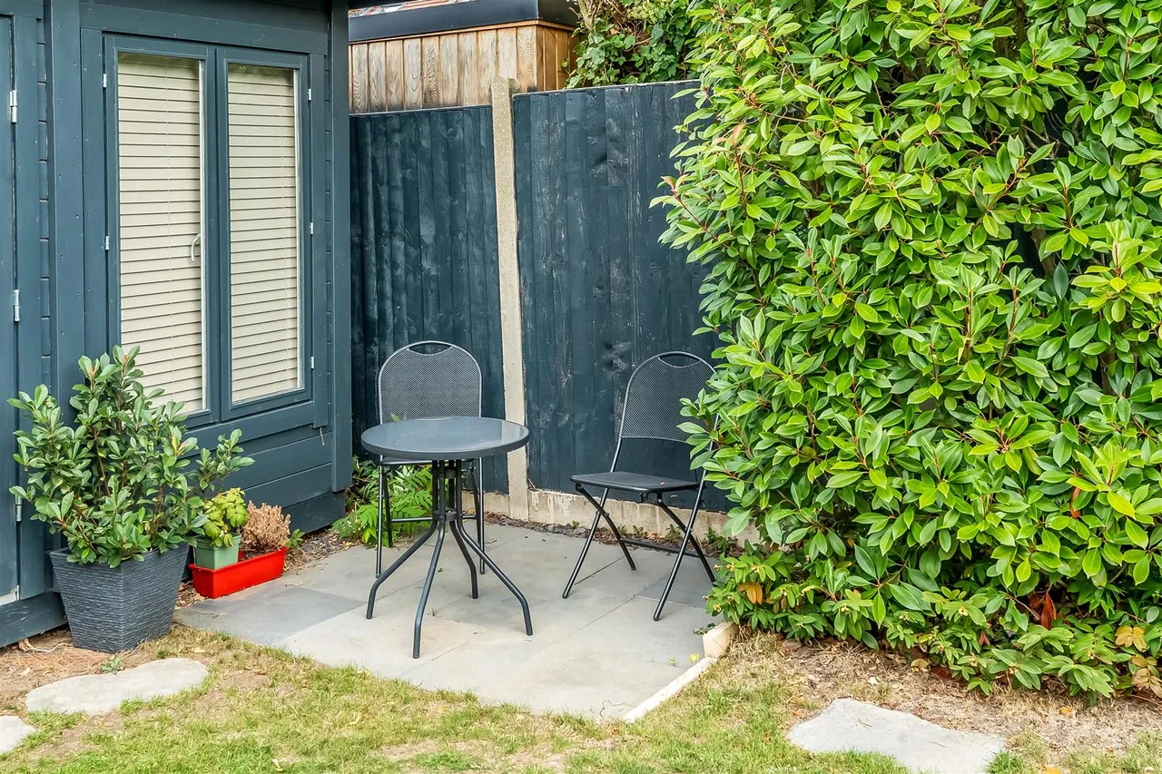 Virginia Close, Ashtead, KT21, photo 30