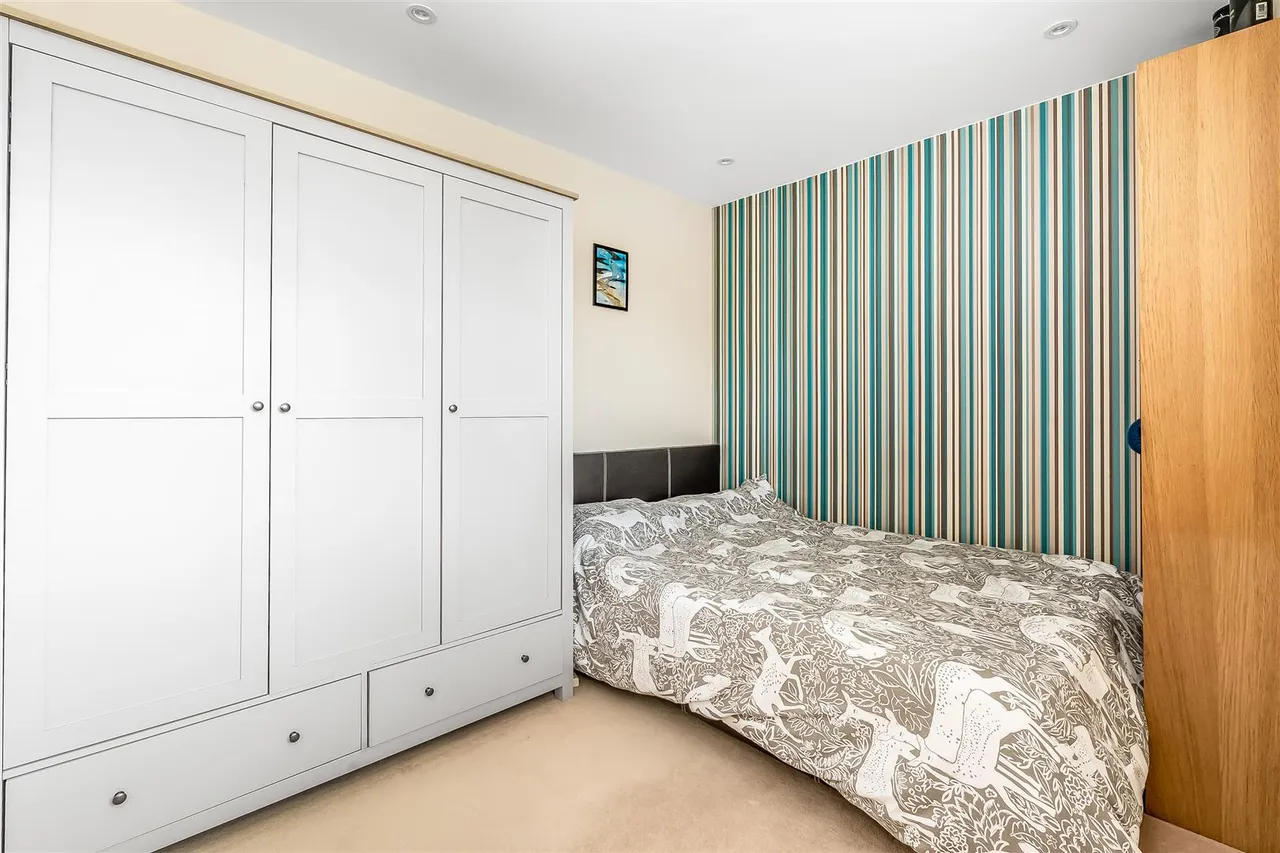 Virginia Close, Ashtead, KT21, photo 23