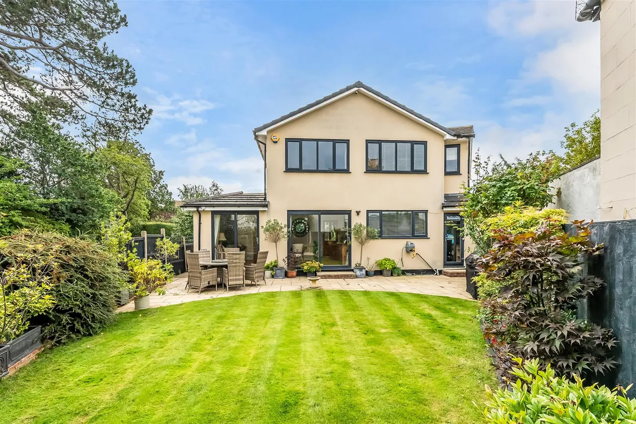 Virginia Close, Ashtead, KT21, photo 3