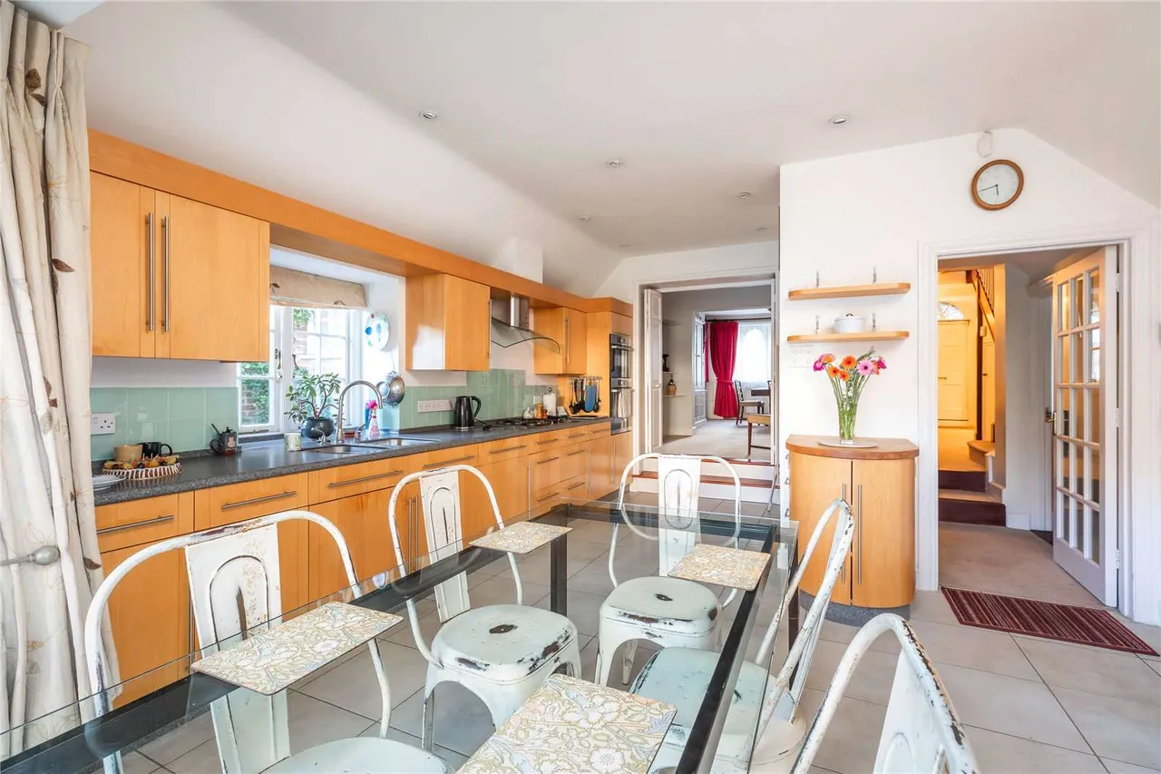 Quay Hill, Lymington, Hampshire, SO41 3AR, photo 6