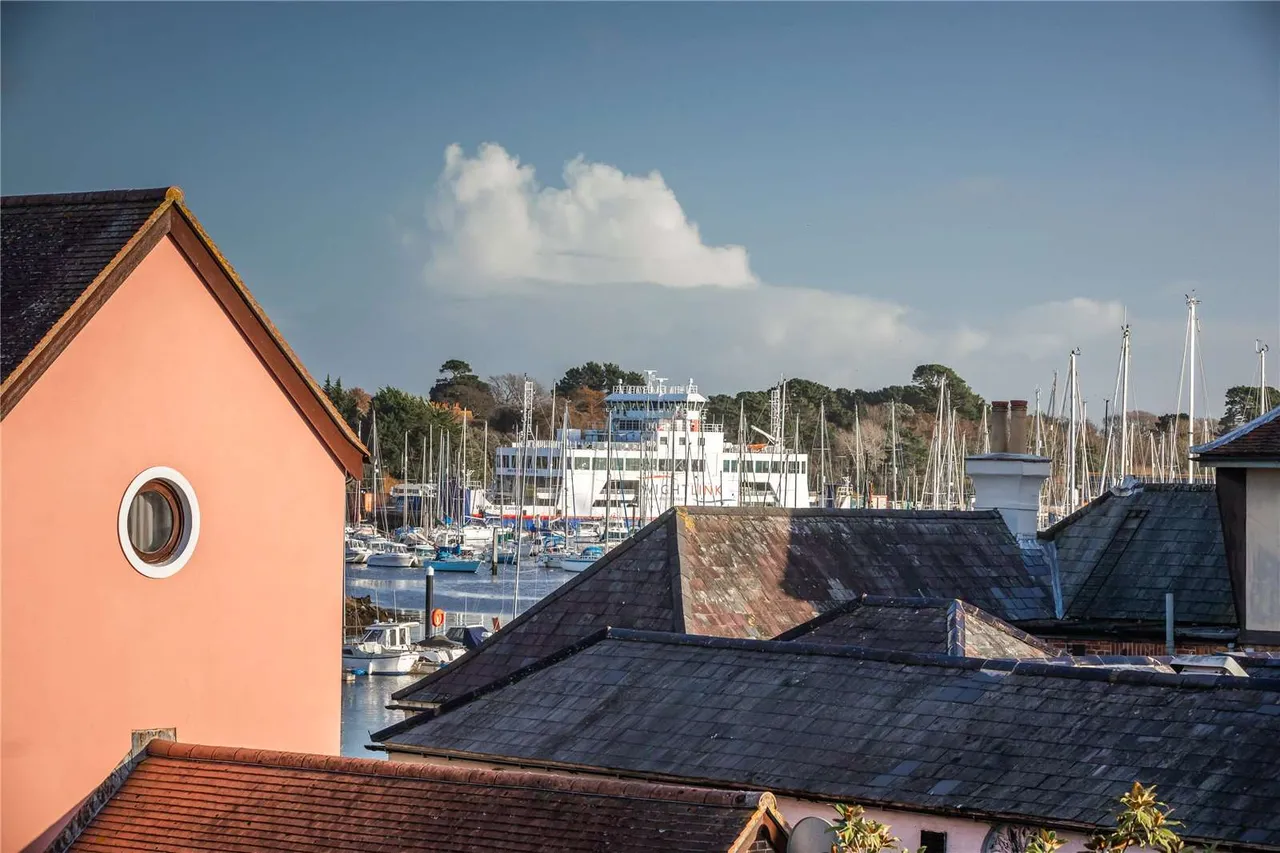 Quay Hill, Lymington, Hampshire, SO41 3AR, photo 9