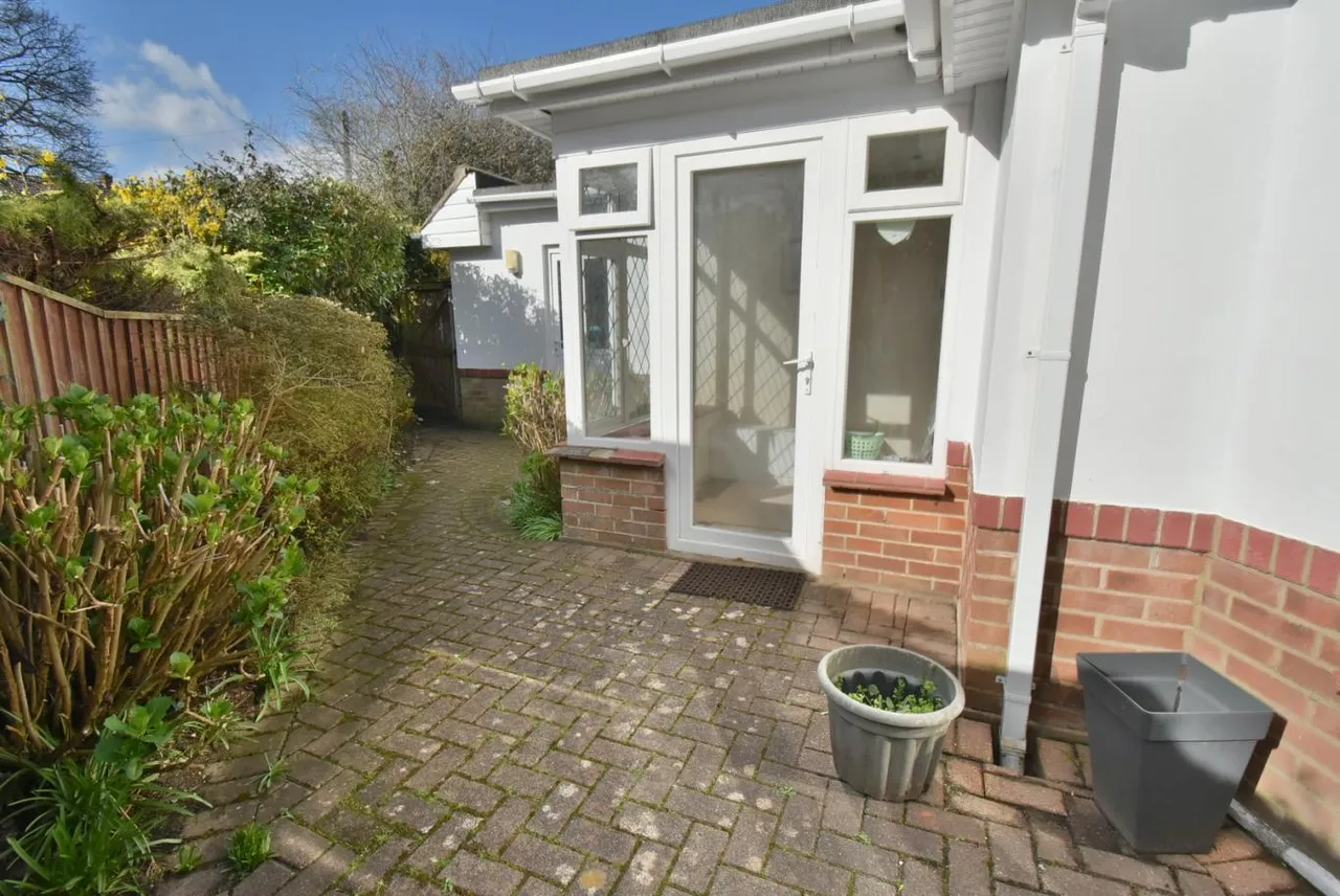 Elm Tree Walk, BH22, photo 24