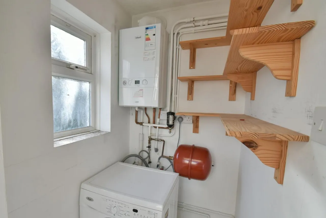 Elm Tree Walk, BH22, photo 20