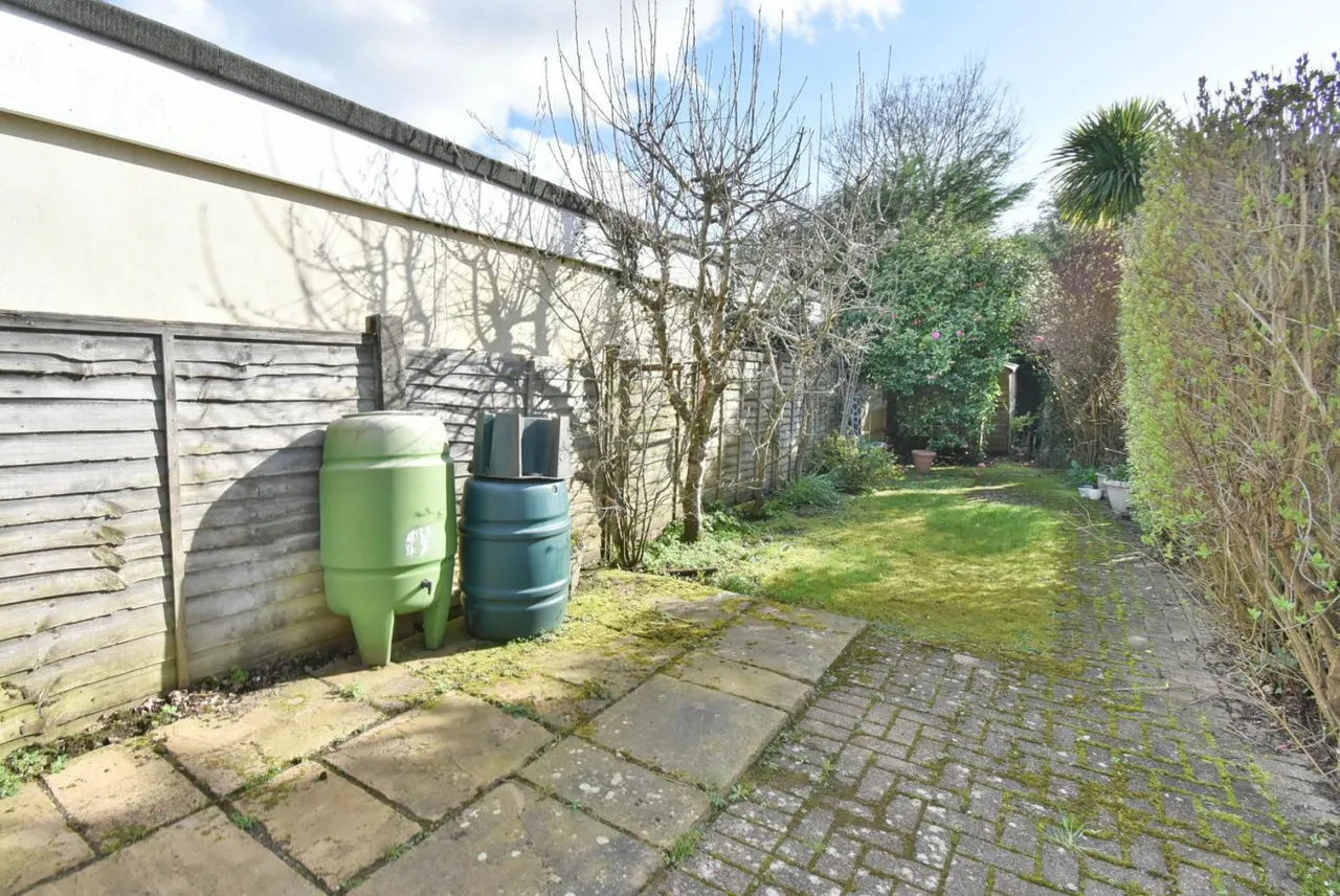 Elm Tree Walk, BH22, photo 23