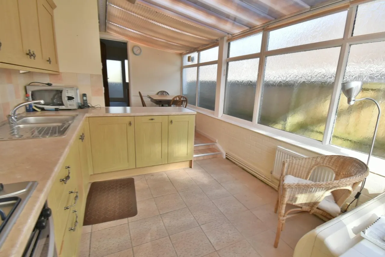 Elm Tree Walk, BH22, photo 17