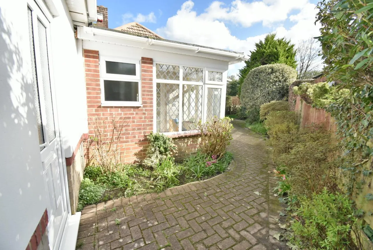 Elm Tree Walk, BH22, photo 25