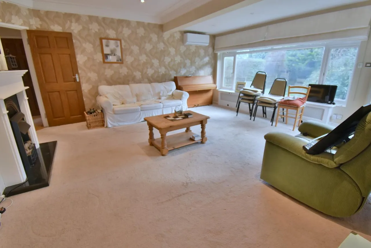 Elm Tree Walk, BH22, photo 4