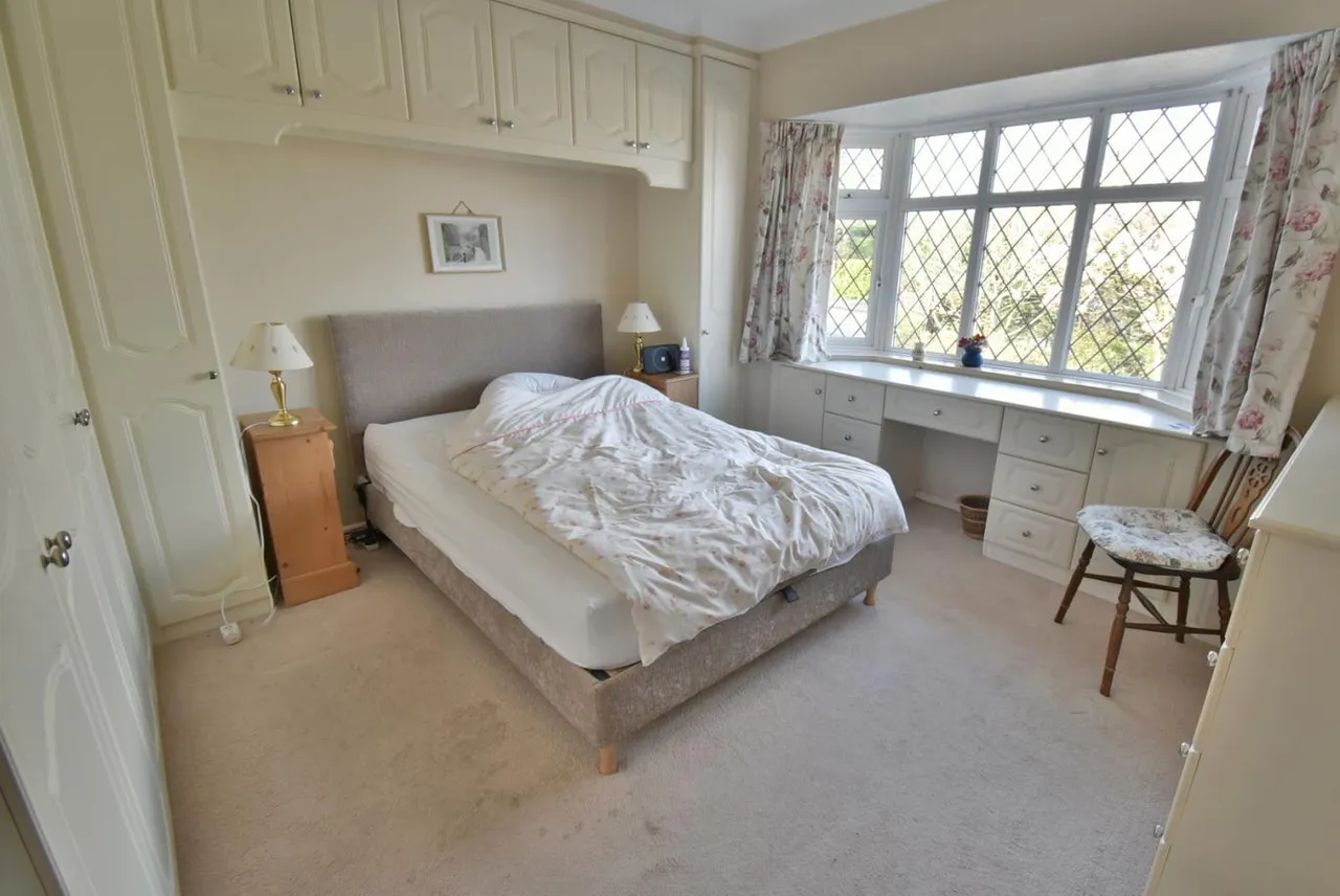 Elm Tree Walk, BH22, photo 13