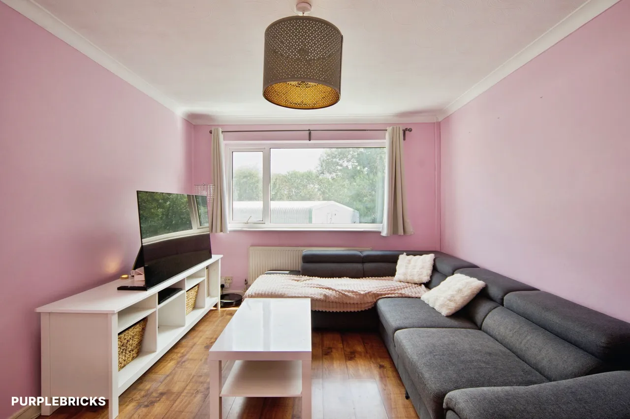 Queens Park Road, Romford, RM3, photo 13