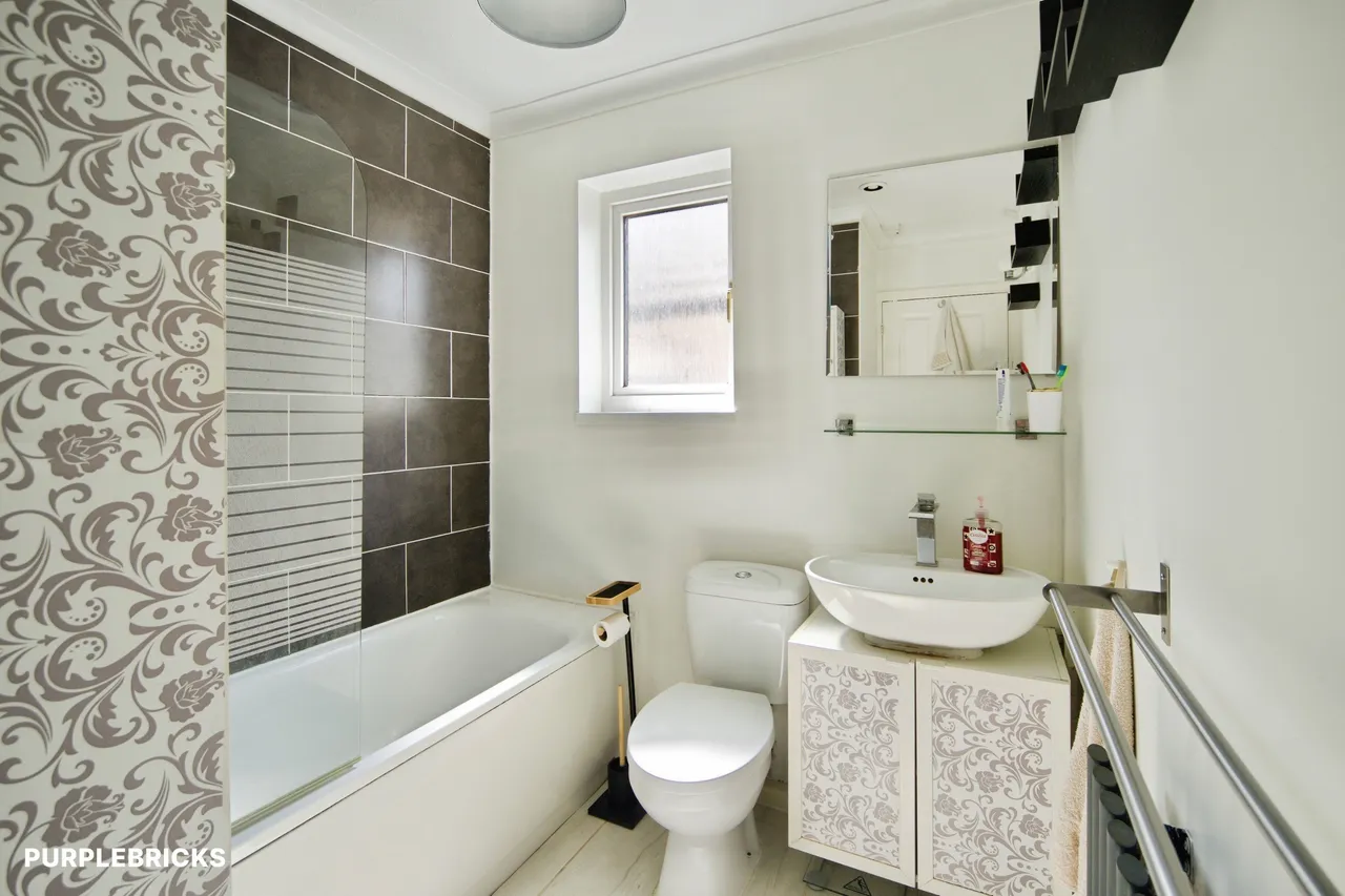 Queens Park Road, Romford, RM3, photo 8