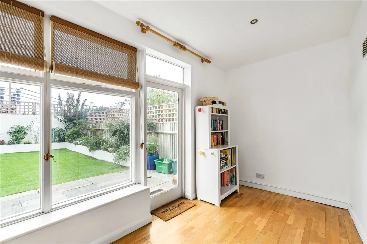Rathcoole Avenue, London, N8, photo 16