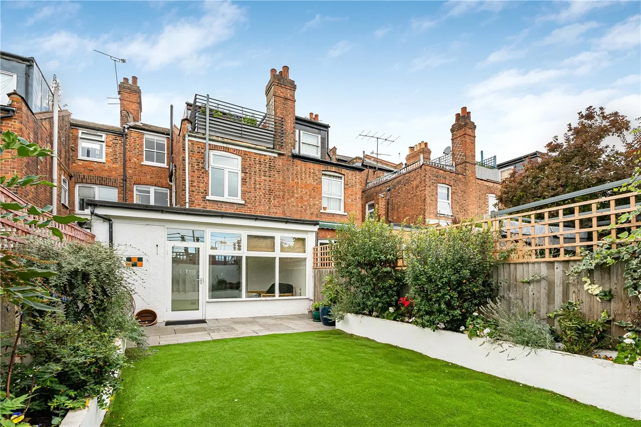 Rathcoole Avenue, London, N8, photo 18