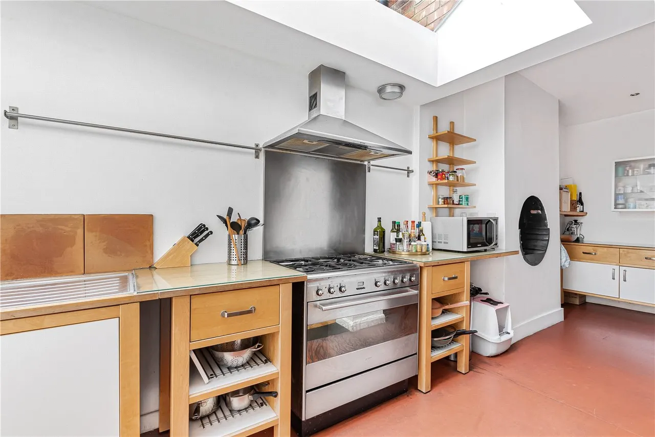 Rathcoole Avenue, London, N8, photo 17