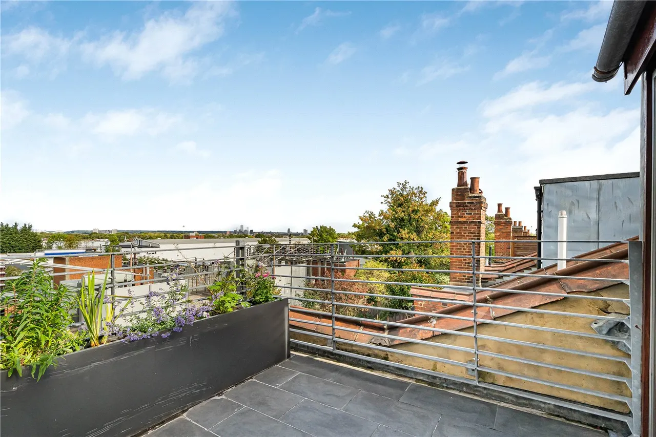 Rathcoole Avenue, London, N8, photo 9
