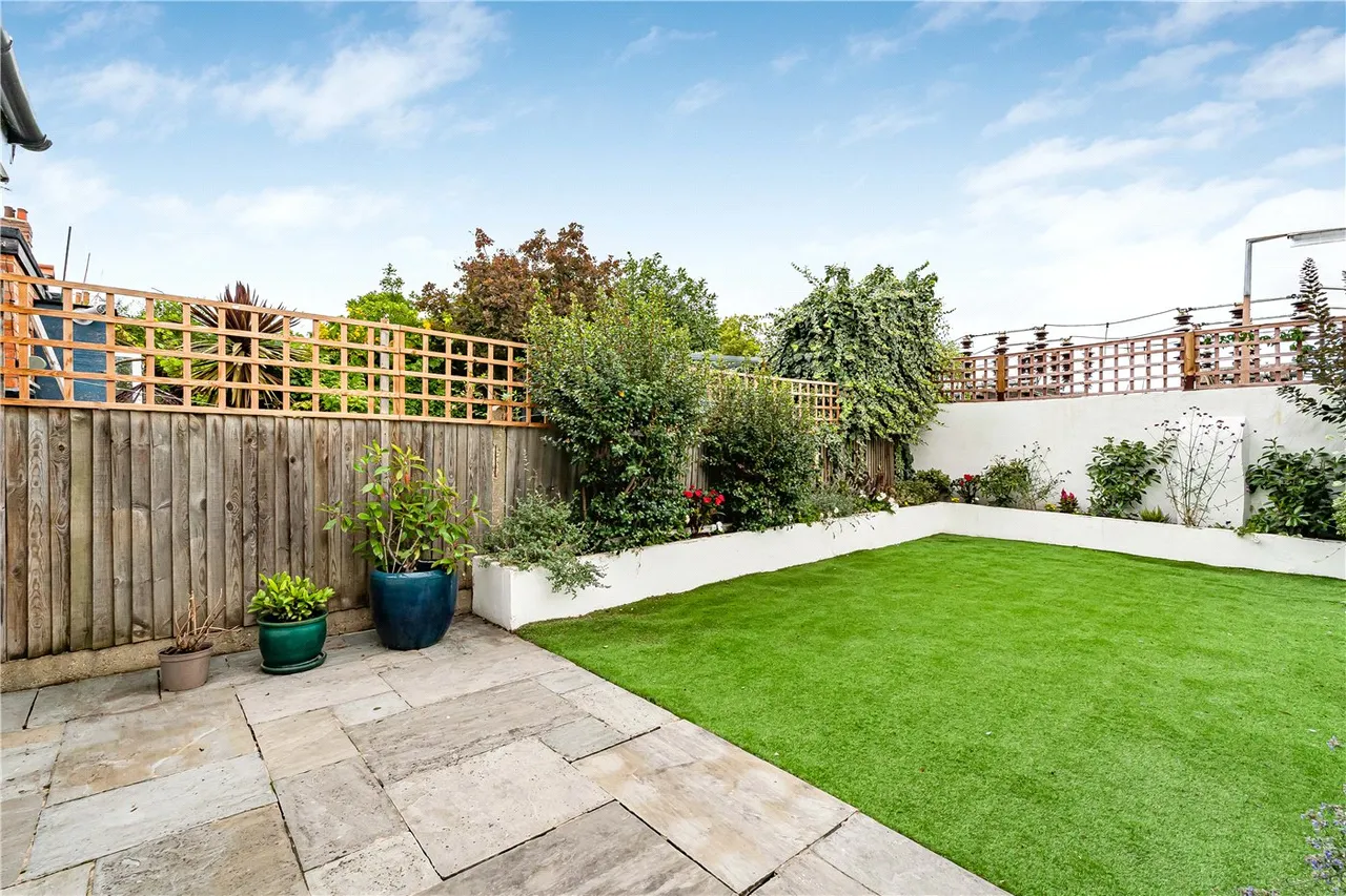Rathcoole Avenue, London, N8, photo 19