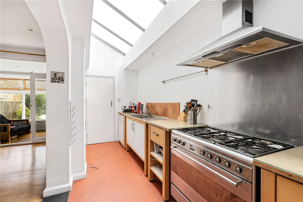 Rathcoole Avenue, London, N8, photo 12