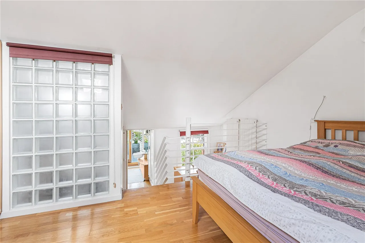 Rathcoole Avenue, London, N8, photo 25