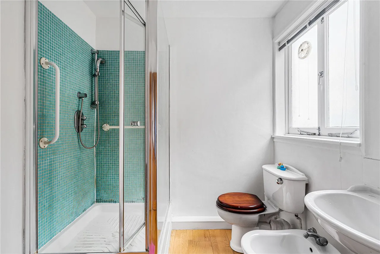 Rathcoole Avenue, London, N8, photo 23