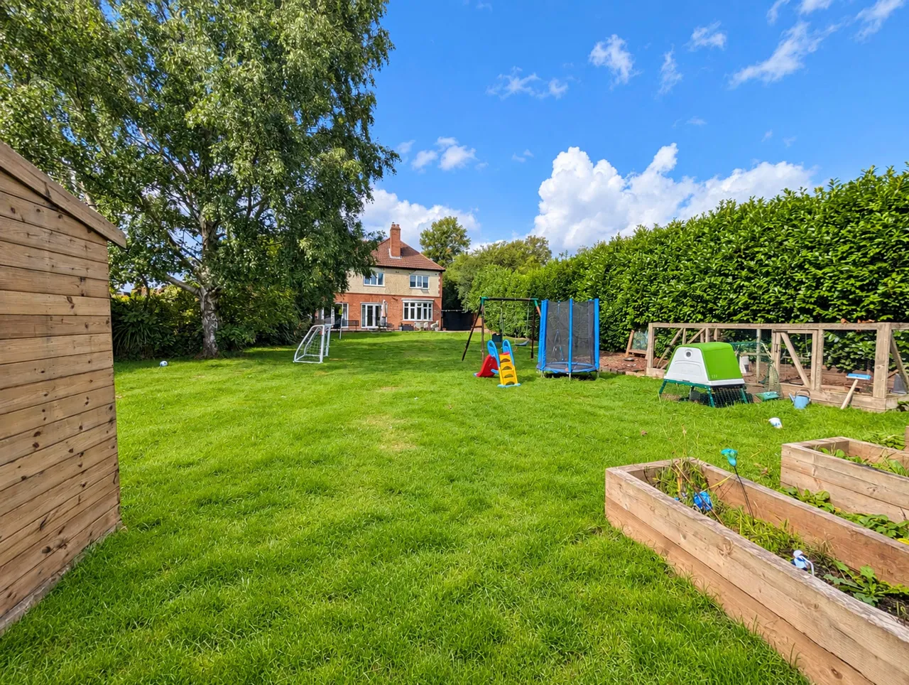 6 bed house for sale, Woodville Road, Overseal, DE12