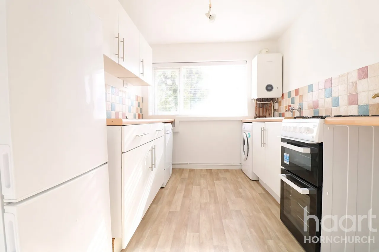 Upminster Road, Hornchurch, RM11, photo 5