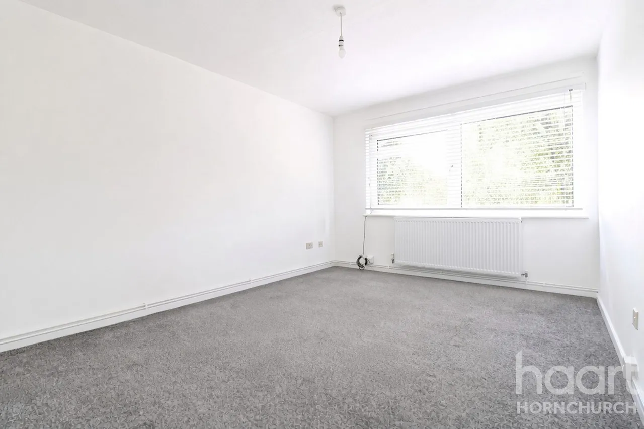 Upminster Road, Hornchurch, RM11, photo 3