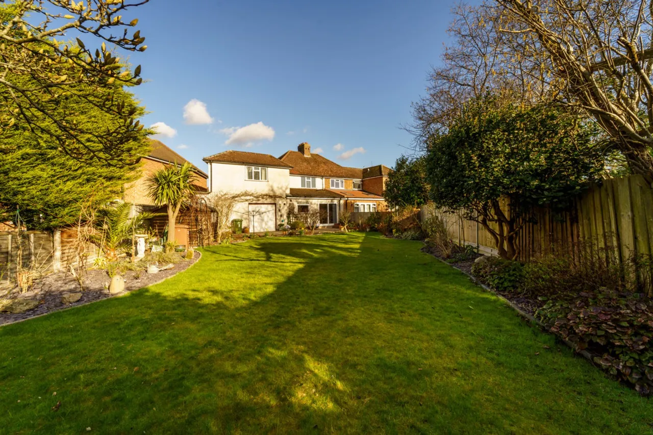 4 bed house for sale, Beechwood Avenue, Staines-upon-Thames