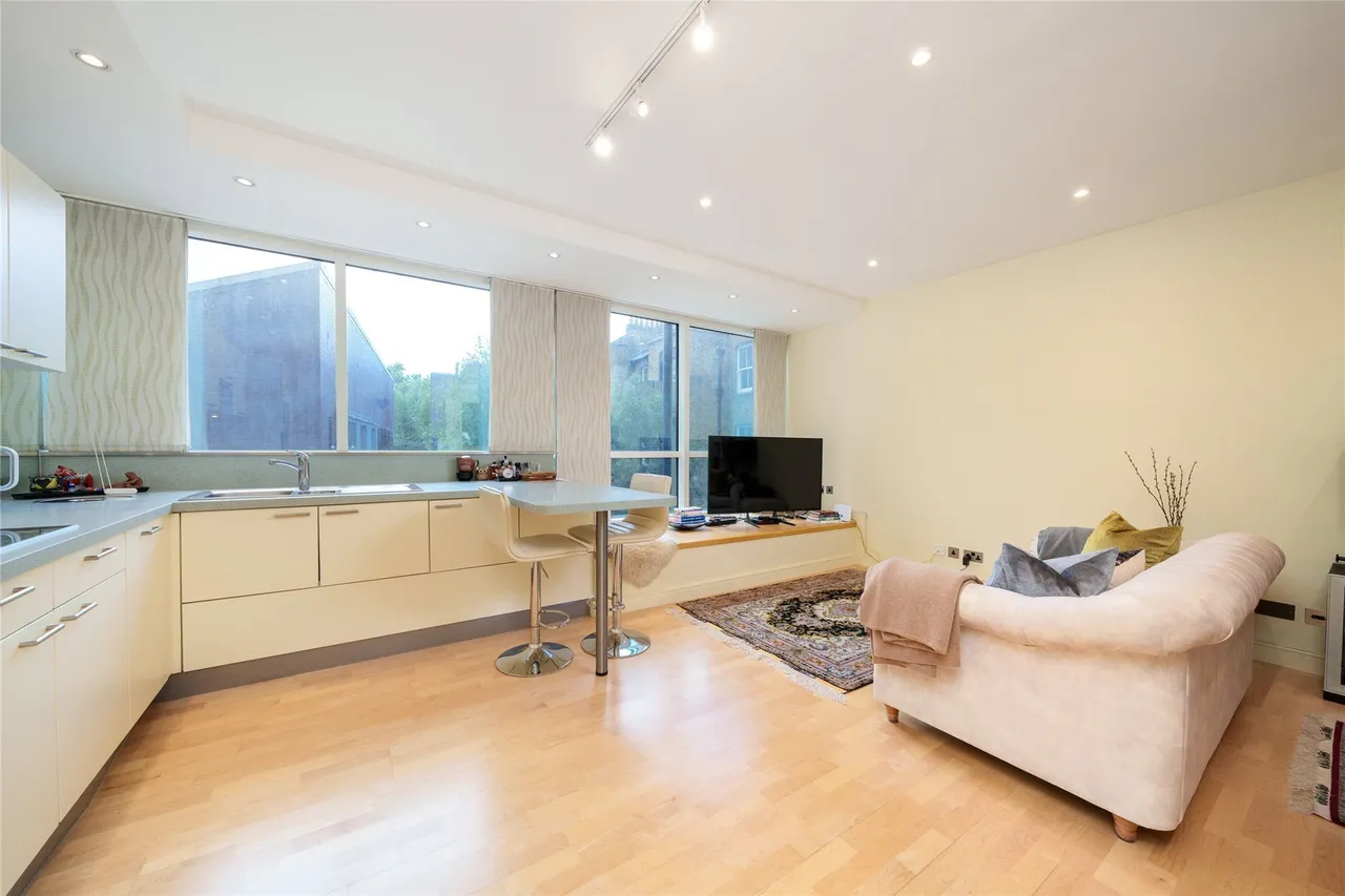 Grosvenor Road, The Panoramic, Westminster, London, SW1V, photo 2
