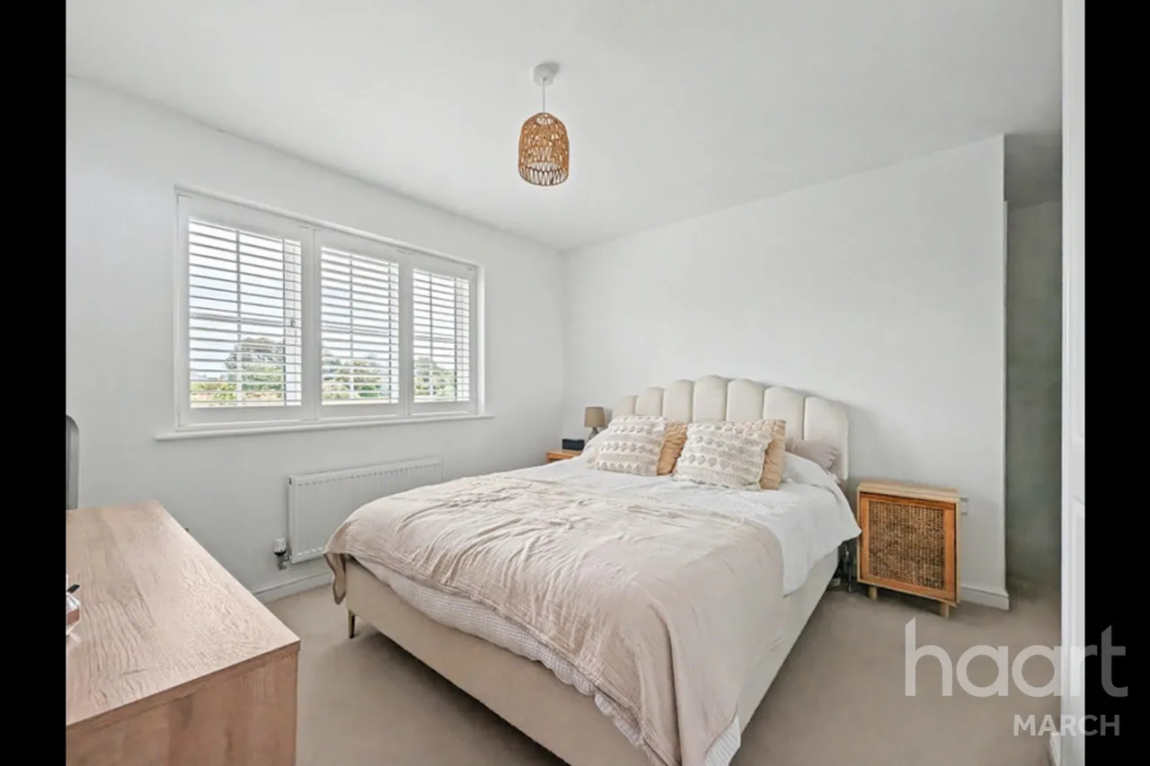 Sunflower Avenue, March, PE15, photo 17