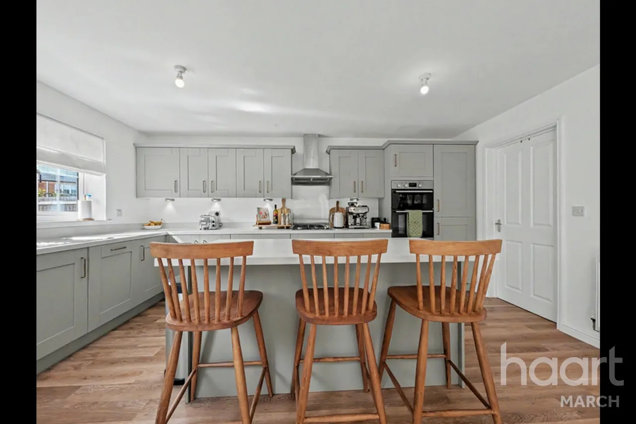 Sunflower Avenue, March, PE15, photo 14