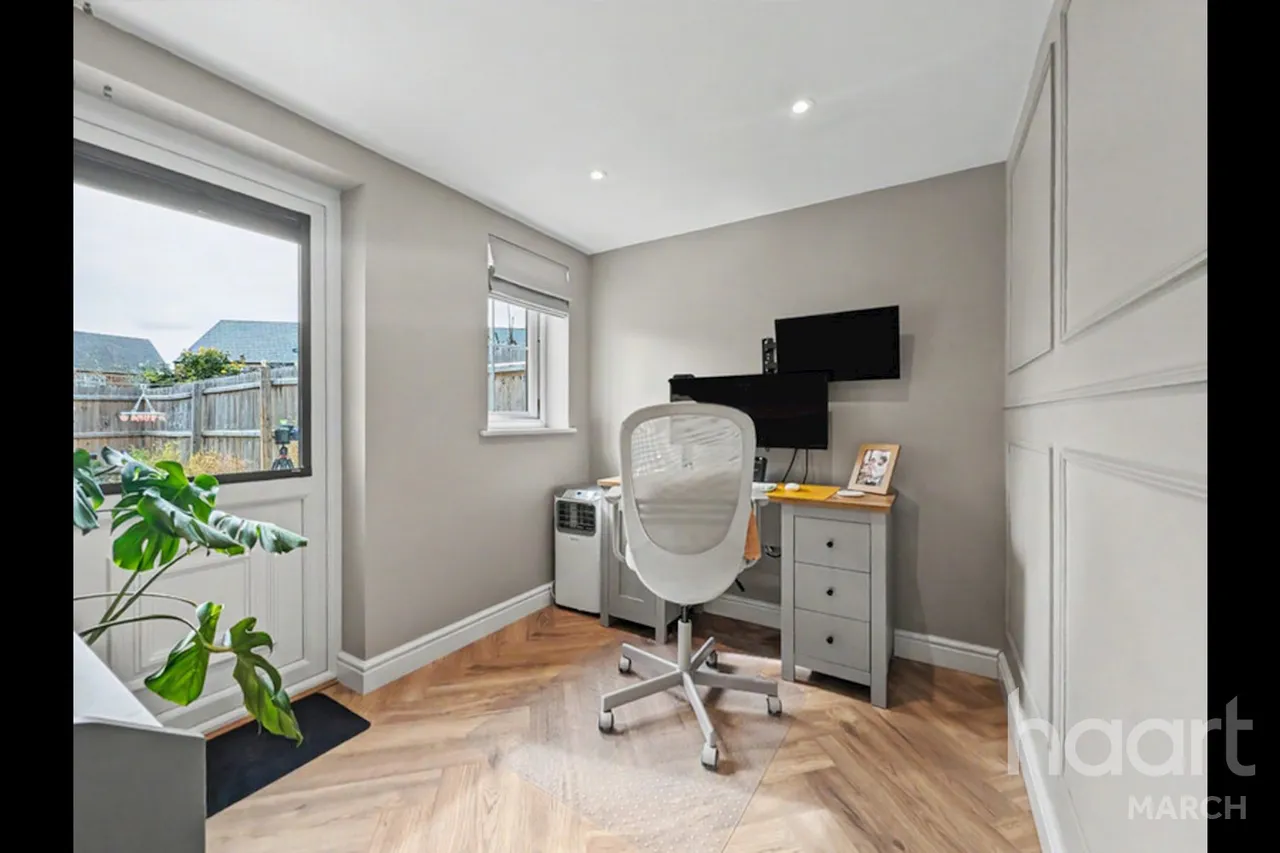Sunflower Avenue, March, PE15, photo 15