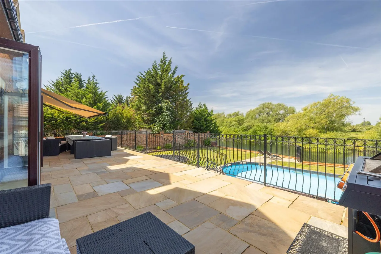 The Avenue, Wraysbury, Staines-Upon-Thames, TW19 5EY, photo 21