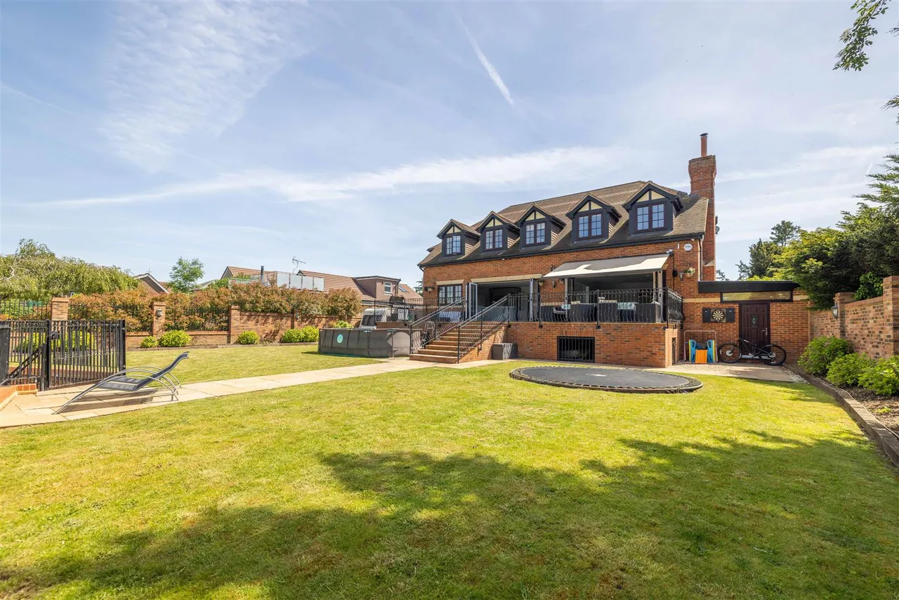 The Avenue, Wraysbury, Staines-Upon-Thames, TW19 5EY, photo 22