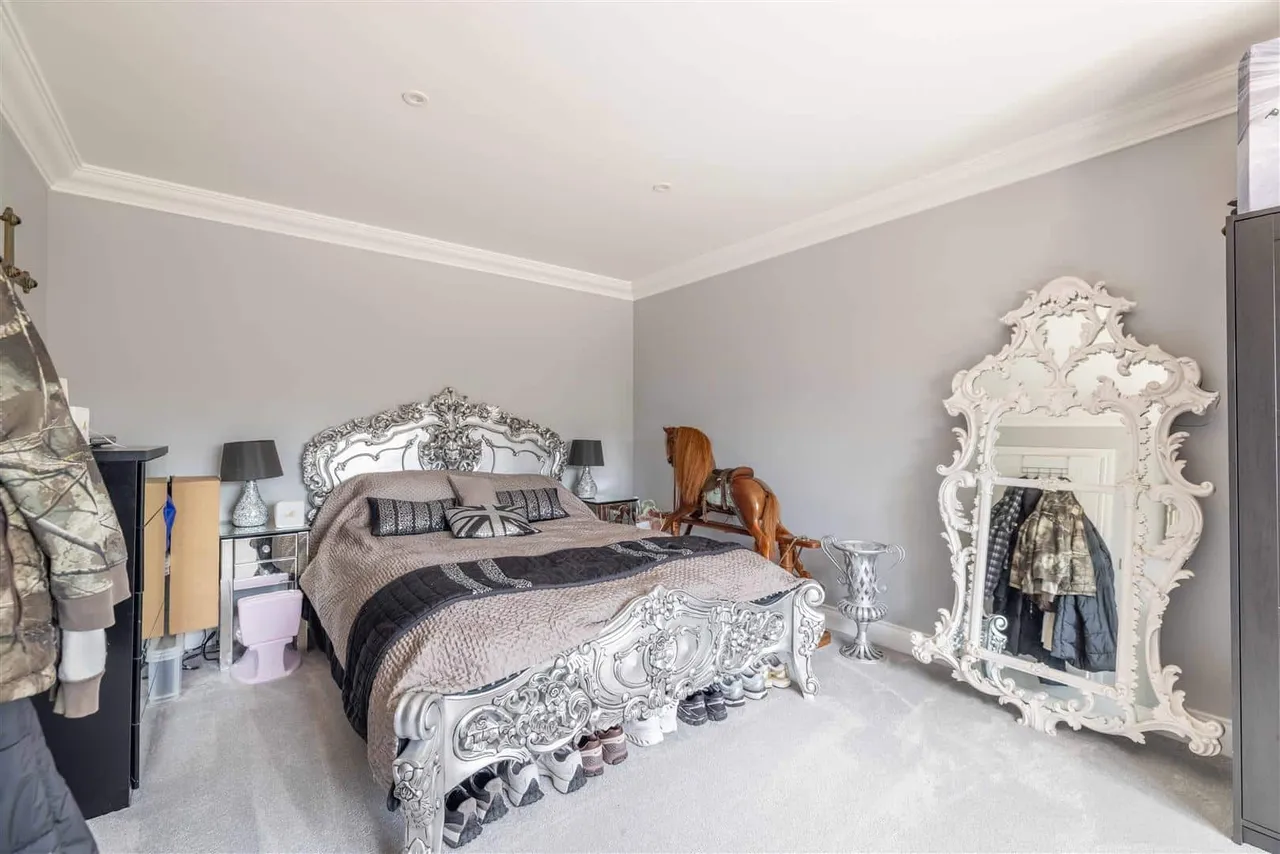 The Avenue, Wraysbury, Staines-Upon-Thames, TW19 5EY, photo 26