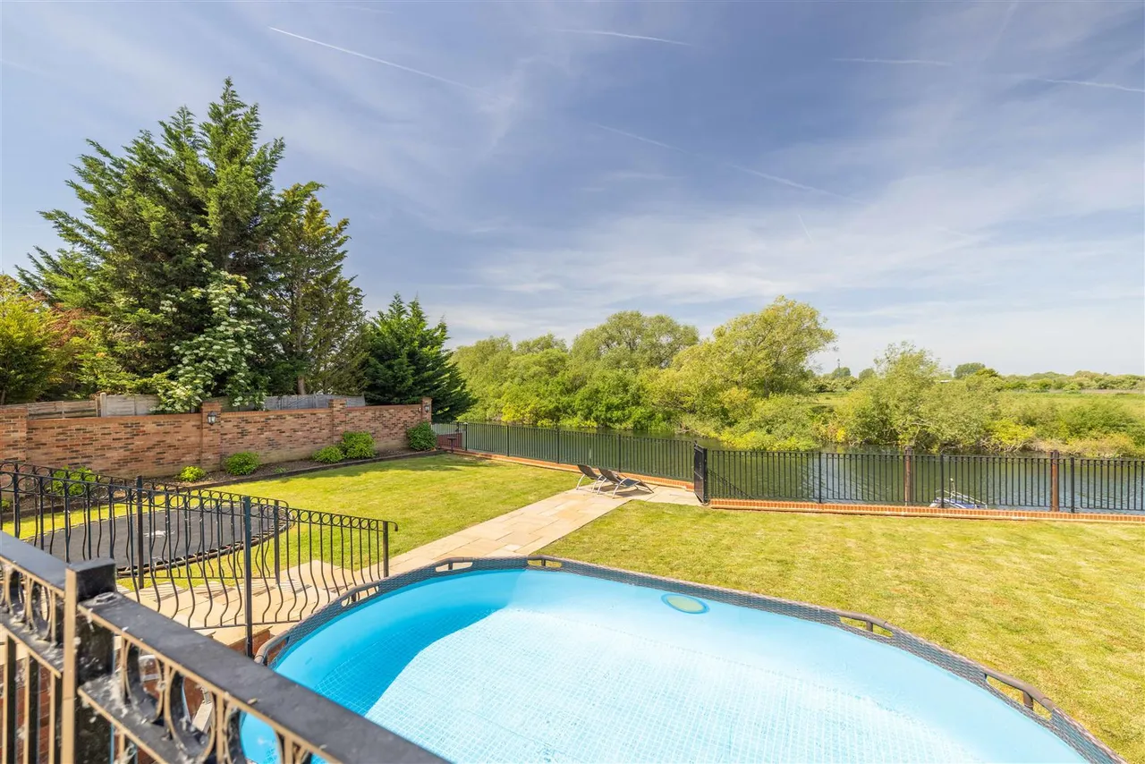 The Avenue, Wraysbury, Staines-Upon-Thames, TW19 5EY, photo 31